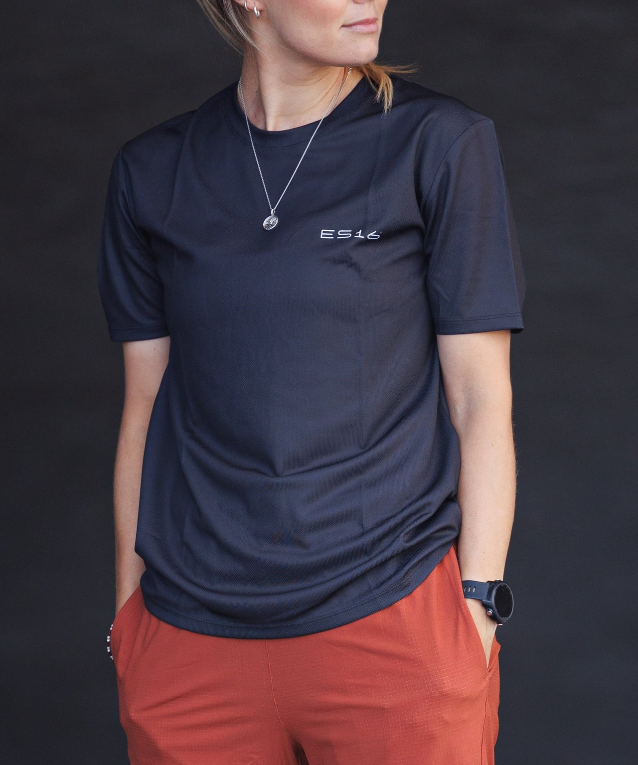 ES16 Basic T-shirt - Svart.